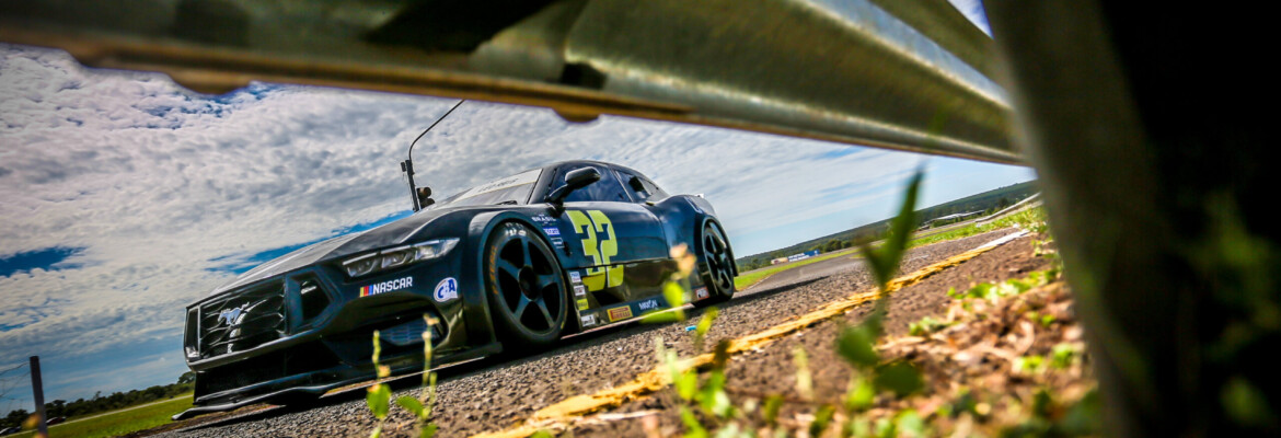 Nascar Brasil: Leonardo Reis disputa pela primeira vez corrida no anel externo de Goiânia