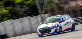 Rafael Reis escala pelotão e vence primeira corrida de domingo da Turismo Nacional em Interlagos