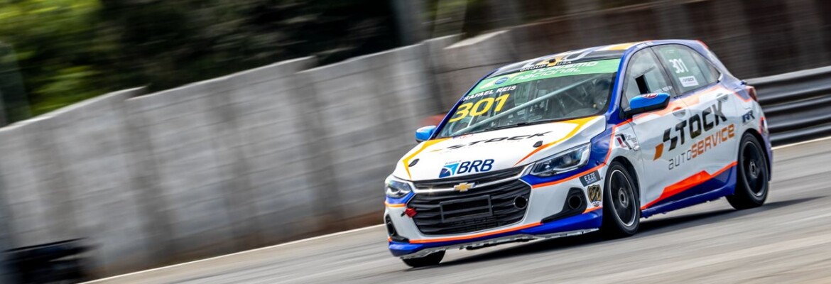 Rafael Reis escala pelotão e vence primeira corrida de domingo da Turismo Nacional em Interlagos