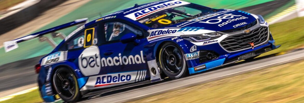 Cacá Bueno visita Interlagos um dia após acidente que o tirou de etapa da Stock Car