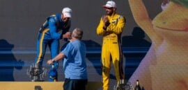 Experiência única: Toyota leva cliente para entregar troféu de vencedor na Stock Car