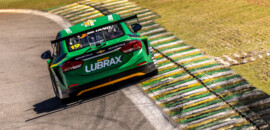 Massa tem sexta-feira desafiadora em Interlagos