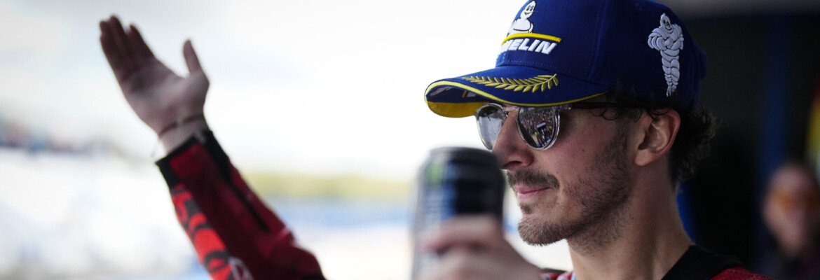 MotoGP: Bagnaia celebra vitória em “bela batalha” com Márquez