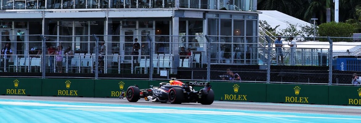 F1: Verstappen faz a pole, mas reclama de falta de consistência do carro