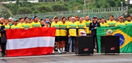 Fotos: Vettel e pilotos da F1 prestam tributo a Senna e Ratzenberger em Imola