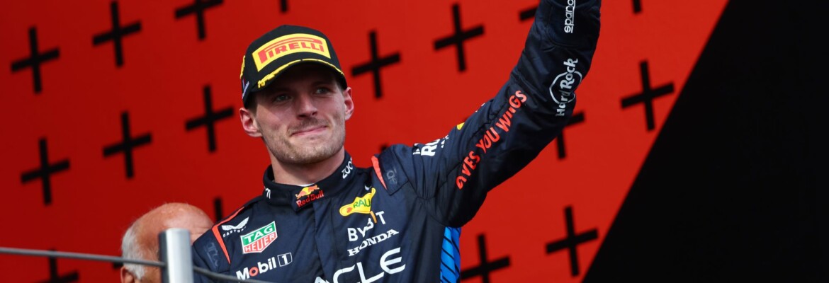 F1: Verstappen comemora título com cerveja na coletiva de imprensa