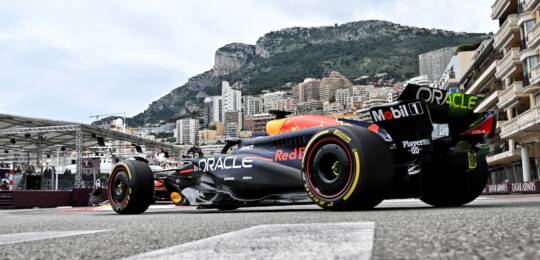 F1: Verstappen utiliza último motor permitido este ano antes de penalização