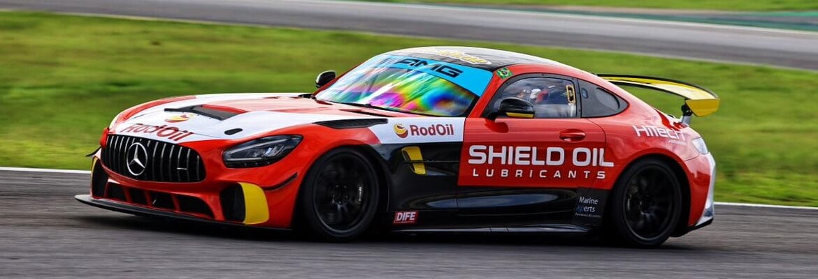 Enzo Gianfratti faz domingo perfeito, vence duas vezes em Interlagos e mantém liderança da AMG Cup Brasil