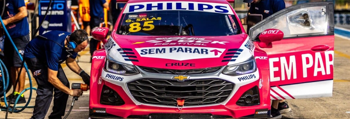 Salas faz volta voadora para liderar primeiro treino da Stock Car em Cascavel