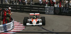 GP Histórico de Mônaco homenageia Ayrton Senna com carros do tricampeão na pista