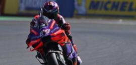 MotoGP: Martín cai, mas assegura pole com recorde da pista; Márquez fica no Q1