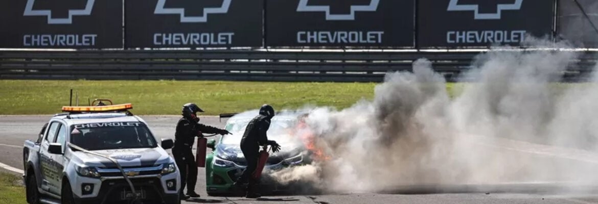 Di Mauro comenta sobre momentos angustiantes após carro pegar fogo no TL1 da Stock Car
