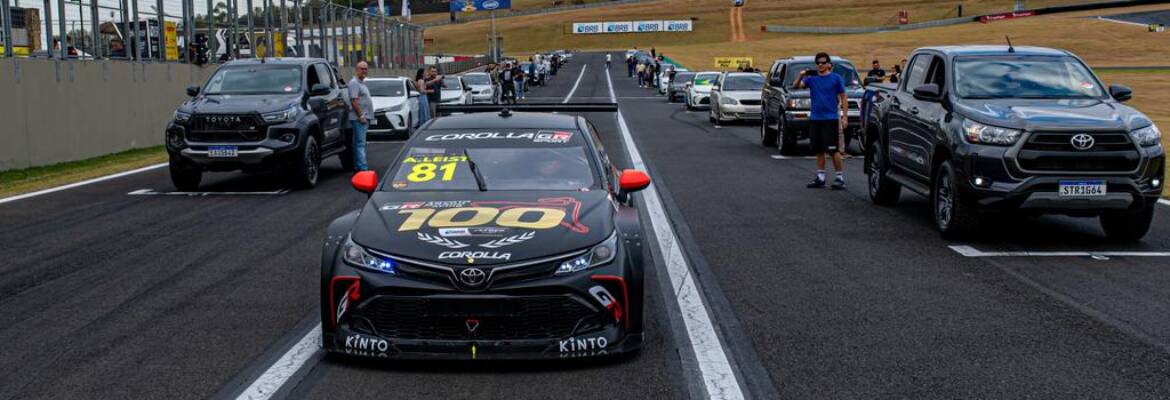 Desfile de carros abre GP TOYOTA 100 no Velocitta com Stock Car de Arthur Leist
