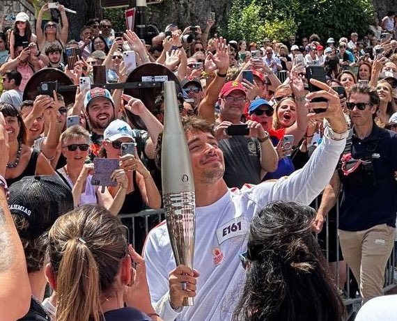 F1: Leclerc carrega tocha olímpica por Mônaco F1: Leclerc carrega tocha olímpica por Mônaco