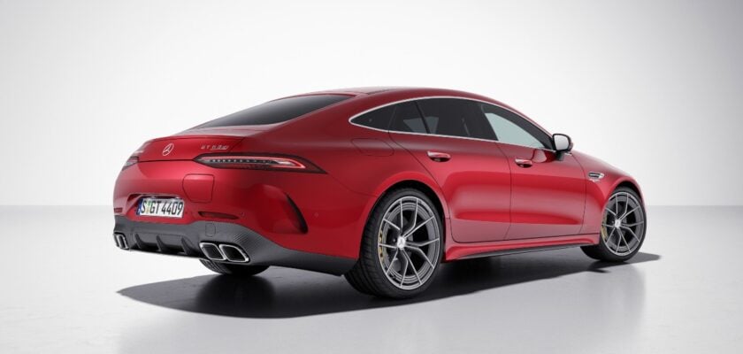 Com tecnologia vinda da F1, Mercedes-Benz apresenta novo carro de R$ 1,65 milhão ao Brasil Traseira do Mercedes-AMG GT 63 S E Performance