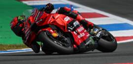 MotoGP: Bagnaia estabelece novo recorde de volta e supera Viñales na Catedral