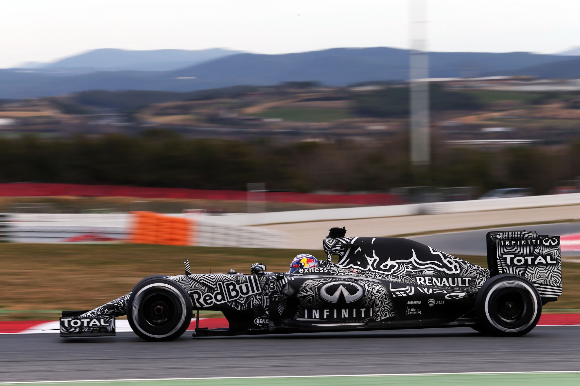 F1: Red Bull revela RB20 "Vermelho Garanhão" em edição especial para o GP da Inglaterra F1 2015, testes espanha