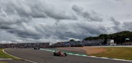Fórmula 1: Dia amanhece chovendo forte em Silverstone