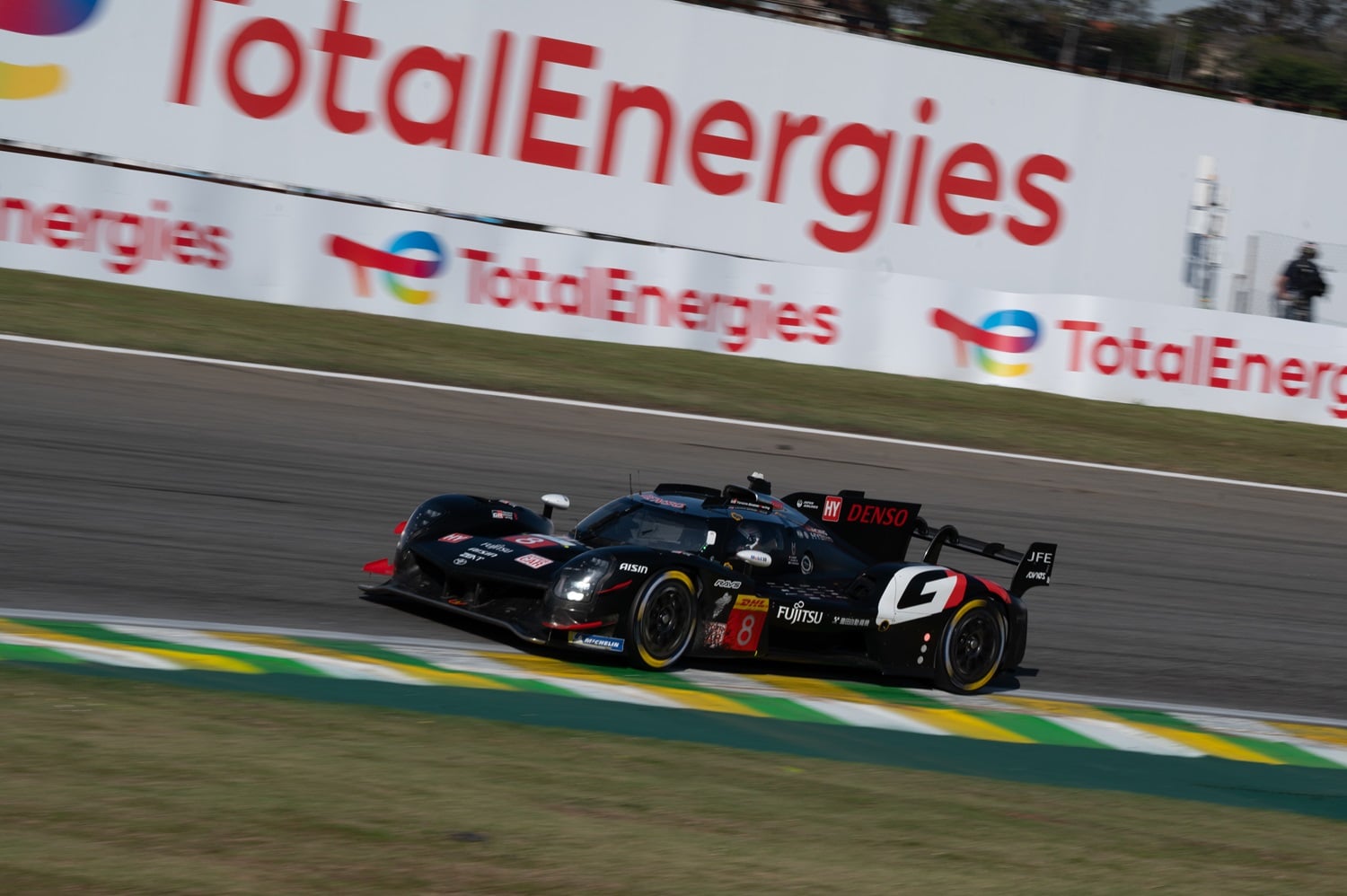 Confira fotos da festa da vitória do Toyota #8 nas 6 Horas de São Paulo Confira fotos da festa da vitória do Toyota #8 nas 6 Horas de São Paulo