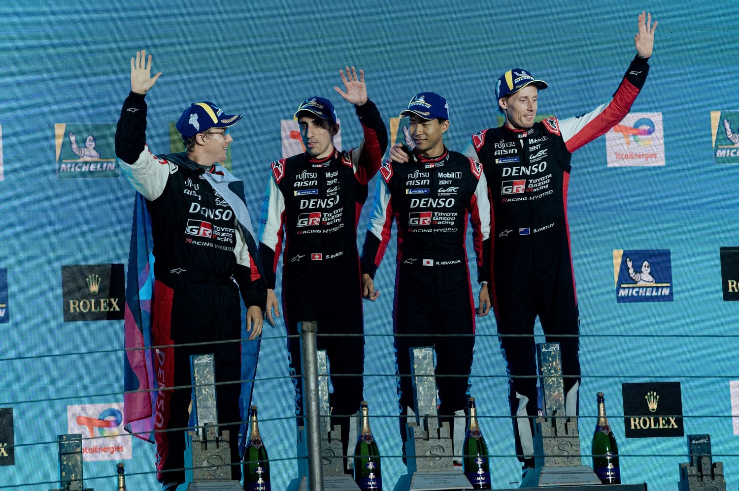 Confira fotos da festa da vitória do Toyota #8 nas 6 Horas de São Paulo Confira fotos da festa da vitória do Toyota #8 nas 6 Horas de São Paulo