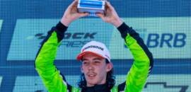 Mathias de Valle celebra pódio em casa na Stock Series