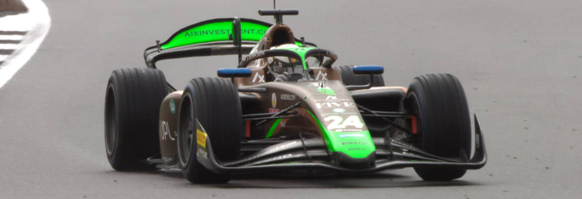 Durksen lidera treino livre da F2 com pista molhada em Silverstone