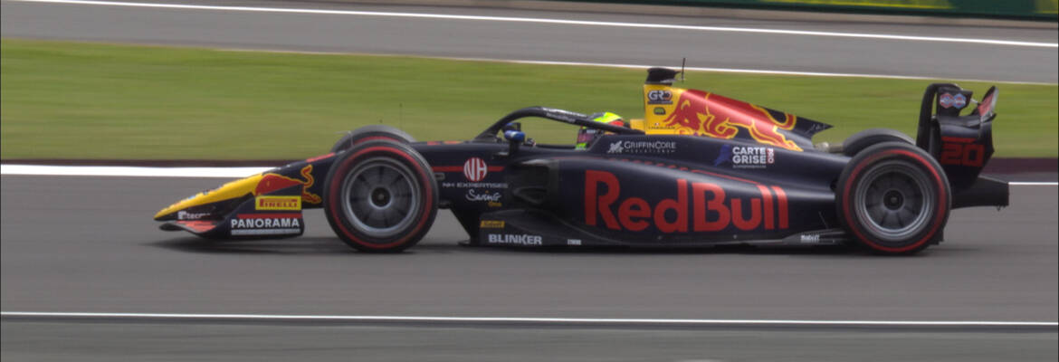 Hadjar garante pole position da F2 em Silverstone. Bortoleto se coloca no top-10