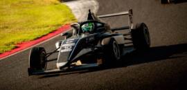 Com boas ultrapassagens em corridas de recuperação, Matheus Ferreira conquista dois top-10 em Mugello na F4 Italiana