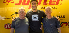 Bicampeão da Stock Car, Gabriel Casagrande anuncia renovação com a AMattheis Vogel para a temporada 2025
