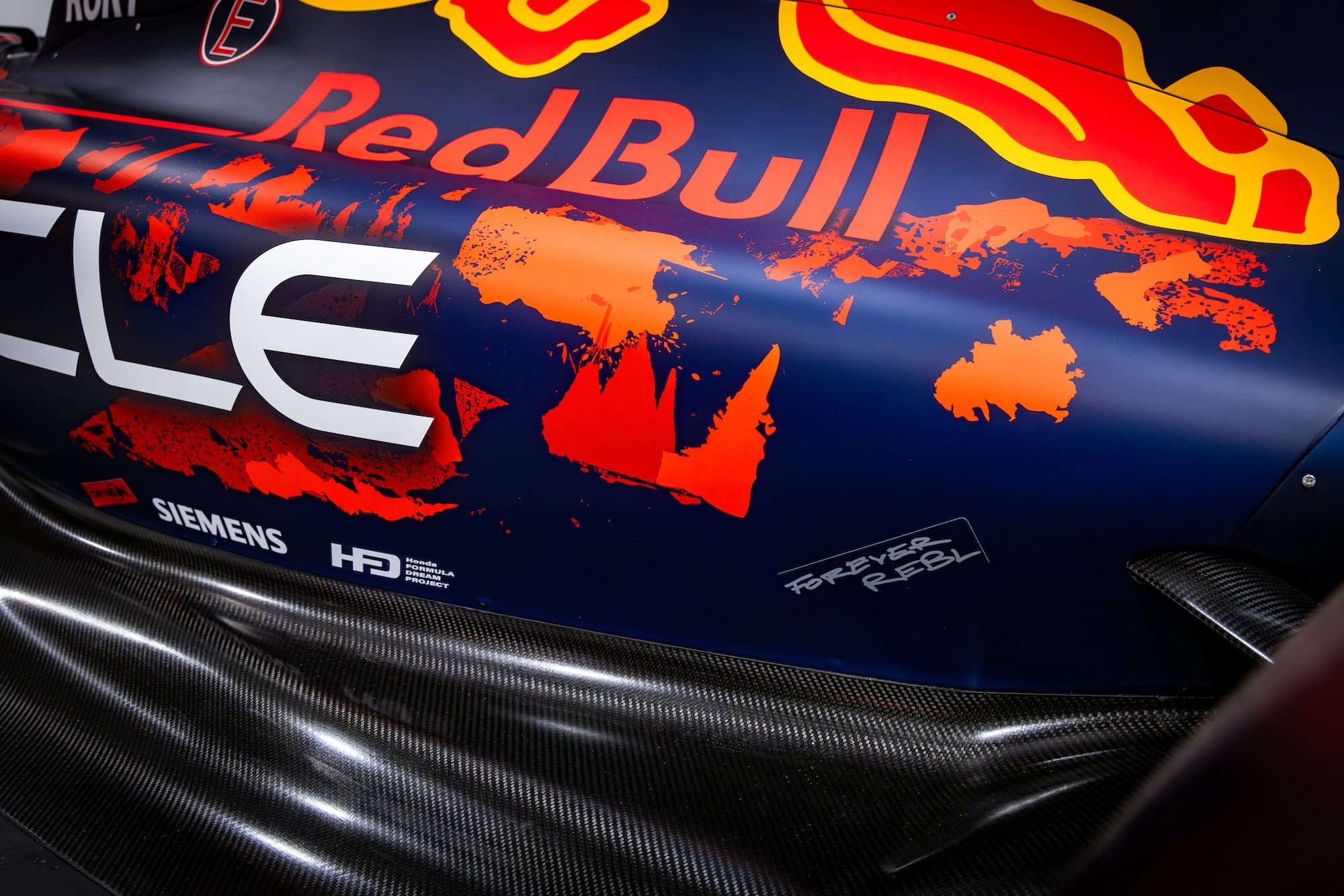 F1: Red Bull revela RB20 "Vermelho Garanhão" em edição especial para o GP da Inglaterra F1: Red Bull revela RB20 "Vermelho Garanhão" em edição especial para o GP da Inglaterra