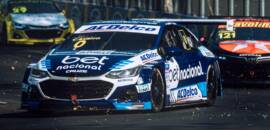 Cacá Bueno lidera corrida e garante sexto lugar em estreia da Stock Car em Belo Horizonte