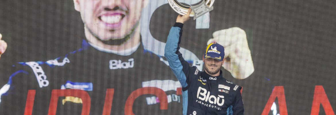 Hahn dá show na chuva e comemora 10 anos de carreira com vitória na Porsche em Interlagos