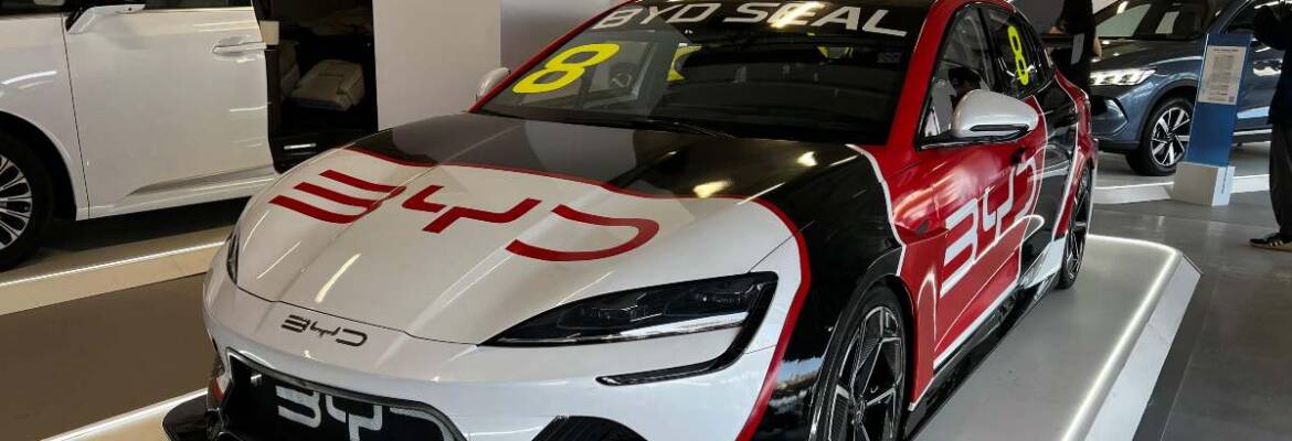 BYD exibe Seal preparado para corrida no Festival Interlagos