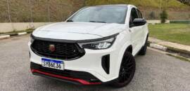 Fastback Abarth 2025 traz tudo o que um carro esportivo acessível precisa