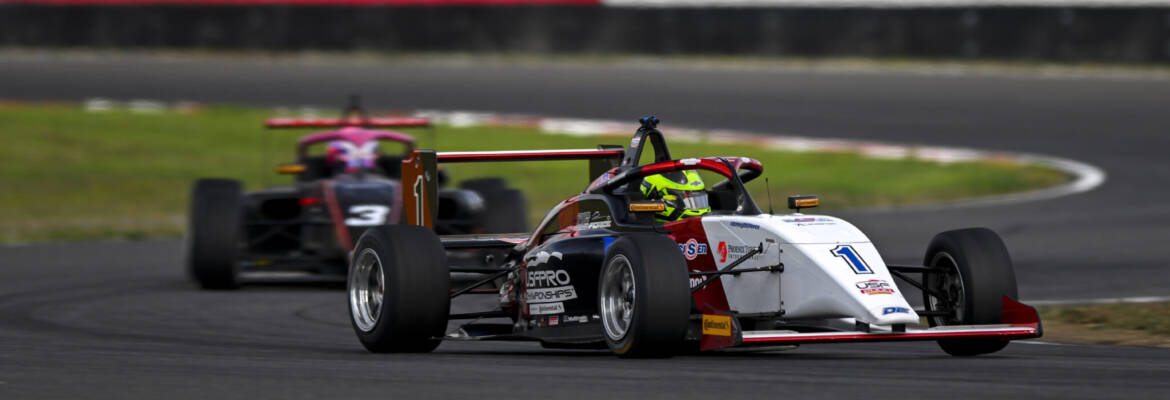 Nic Giaffone vai ao pódio no encerramento da temporada 2024 da USF2000