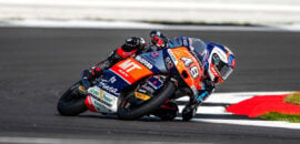 Moto3: Ortolá usa Alonso e marca pole position na Inglaterra