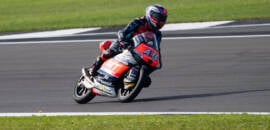 Moto3: Ortolá supera Alonso e Veijer no final e vence GP agitado na Inglaterra