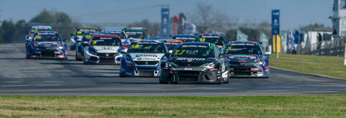 Reis e Pernía vencem corridas, mas Cardoso amplia liderança no TCR South America