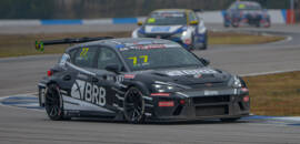 Em domingo de poucas oportunidades, Raphael Reis completa corridas do TCR South America