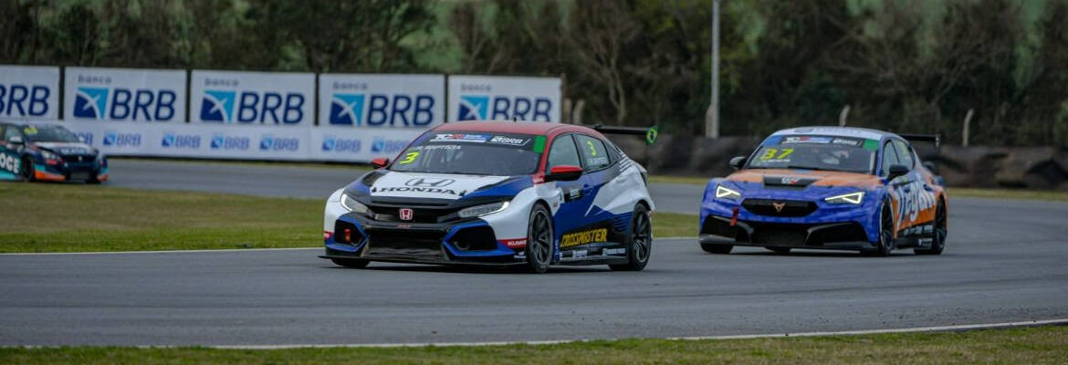 Rodrigo Baptista lidera primeiro dia do TCR South America no inédito circuito de Mercedes, no Uruguai