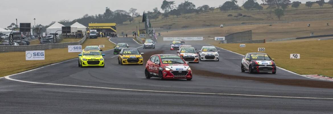 Turismo Nacional fecha quinta etapa de 2024 com chuva e show de ultrapassagens