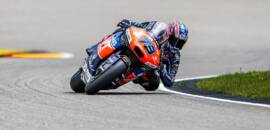 Moto2: Confirmado na MotoGP, Ogura bate concorrência na Áustria e é líder