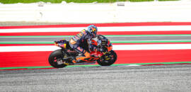 Moto2: Vietti derrota Canet e Garcia e marca pole na casa da KTM