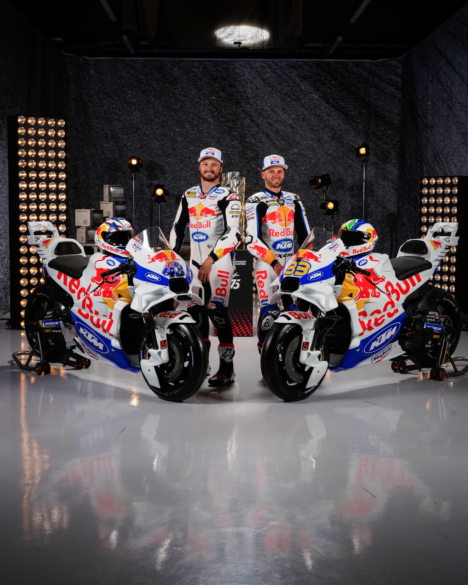 MotoGP: Confira pinturas retrôs a serem utilizadas pelos times na Inglaterra MotoGP: Confira pinturas retrôs a serem utilizadas pelos times na Inglaterra