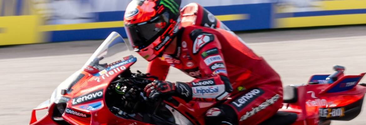 MotoGP: Bagnaia se recupera, leva Martín a erro e vence sprint em Misano