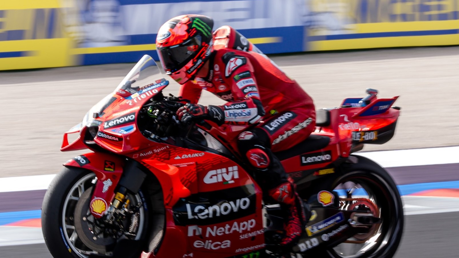 MotoGP: Bagnaia se recupera, leva Martín a erro e vence sprint em Misano