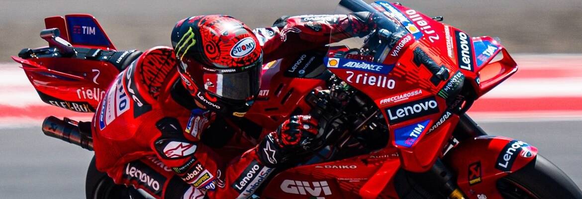 MotoGP: Bagnaia vê Martín cair e vence sprint emocionante na Indonésia