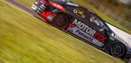 Muggiati segura grandes nomes da Stock Car e conquista primeiro pódio na categoria