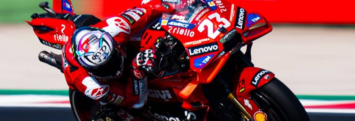 MotoGP: Bastianini toca Martín na última volta e vence em Misano; Bagnaia cai