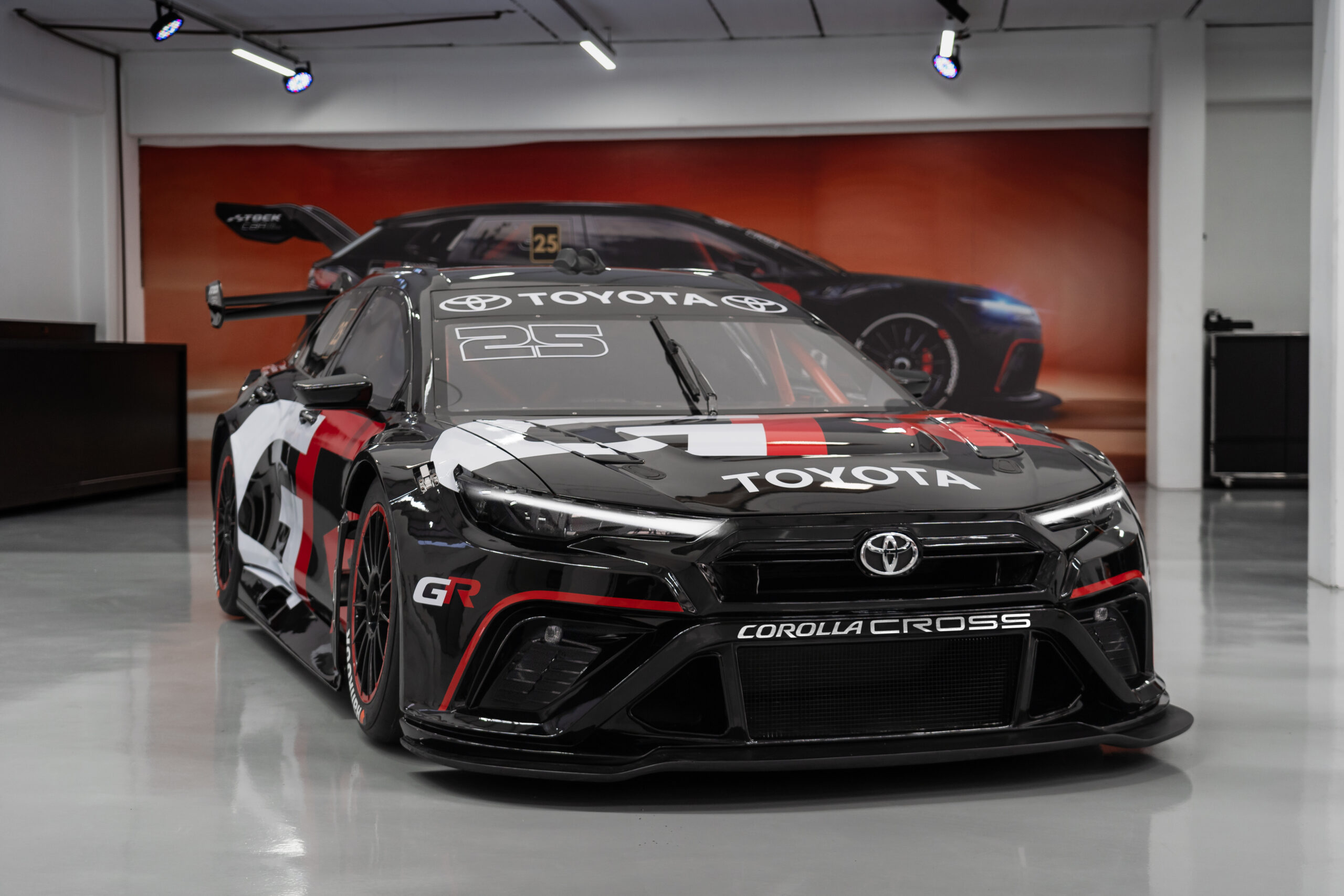 Toyota revela novo Corolla Cross para temporada 2025 da Stock Car Toyota